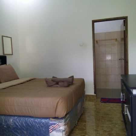Family Garden Homestay Mangsit ภายนอก รูปภาพ