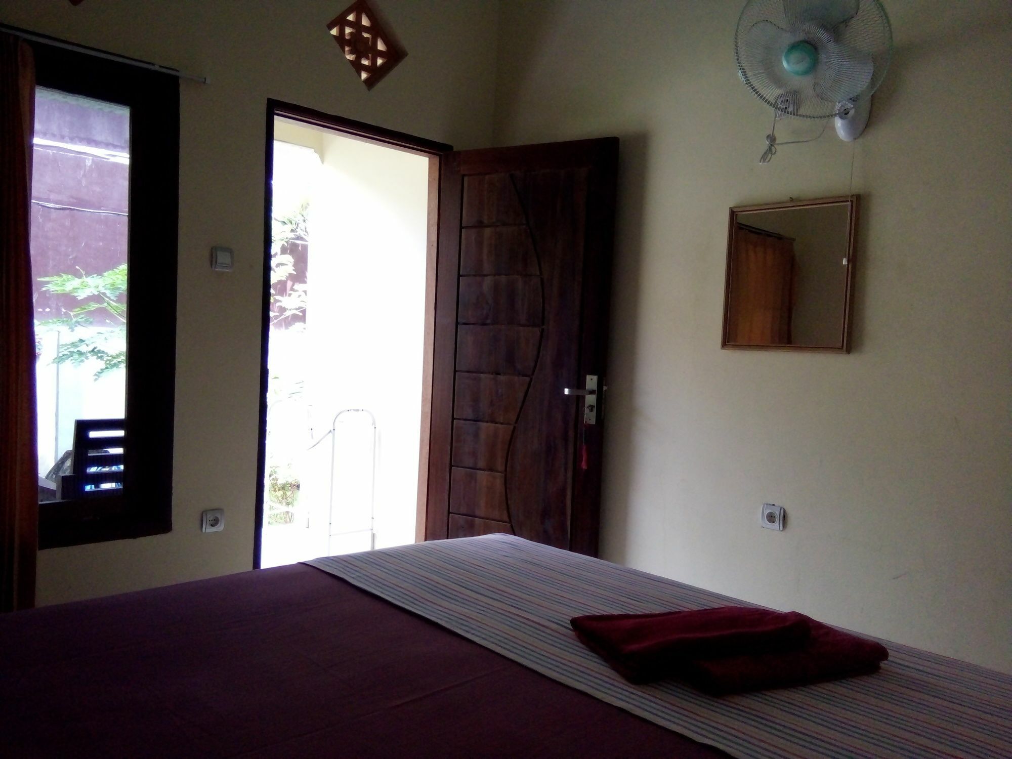 Family Garden Homestay Mangsit ภายนอก รูปภาพ
