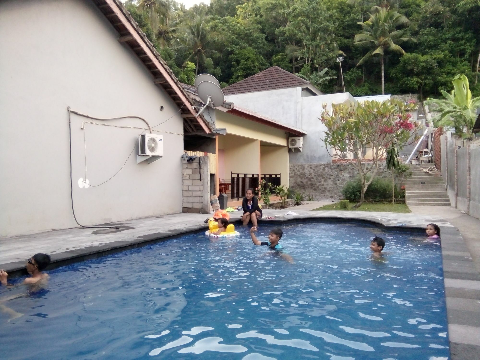 Family Garden Homestay Mangsit ภายนอก รูปภาพ