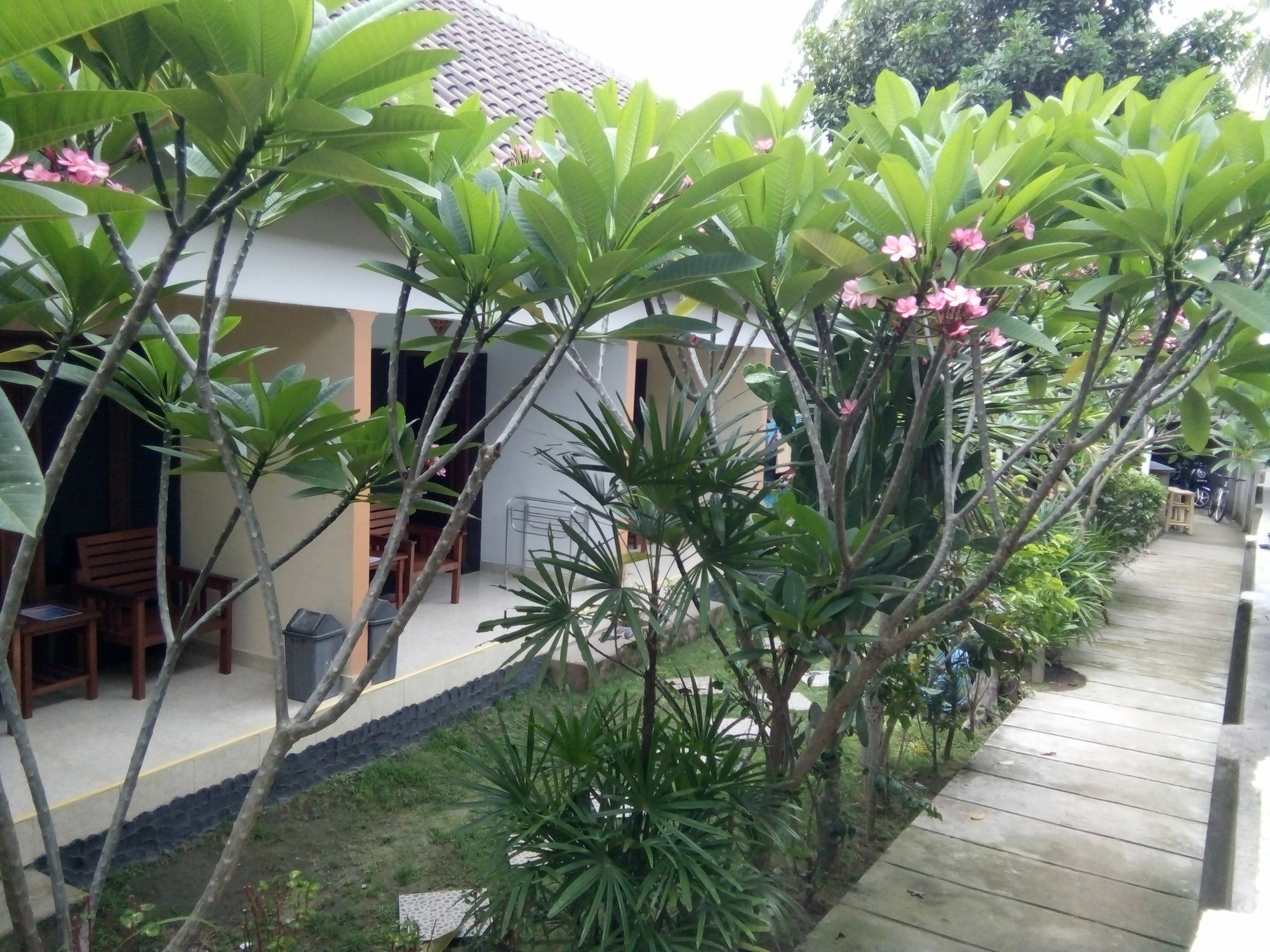Family Garden Homestay Mangsit ภายนอก รูปภาพ